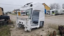 Käytetty Volvo FH4 XXL ohjaamon runkopuoli OEM 2837227