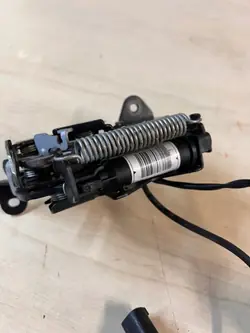 BMW X1 F48 F49 motorhuvelås OEM 737697804