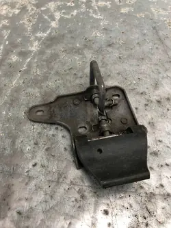 Motorhuvudslås Skoda Octavia III 5E0823186C