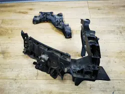 Audi Q5 8R Oikea ajovalokiinnike OEM 8R0805608