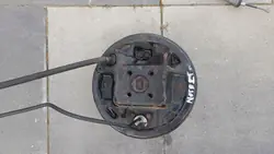 Freno de tambor trasero izquierdo Nissan OE 8200896112