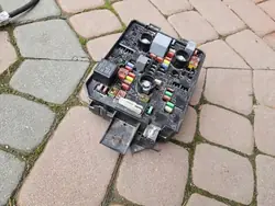 Caja de fusibles BSI OEM 13450282 para Opel Adam
