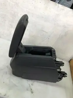 OEM 9823377280 Keskikonsoli Käsinoja Peugeot 2008 II