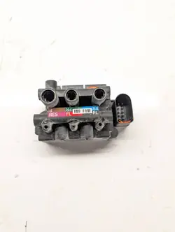 Audi A8 S8 D5 2019 Taka-akselin ilmanjakaja OEM 4N0616013