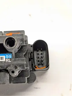 Distribuidor de ar eixo traseiro Audi A8 S8 D5 2019 OEM 4N0616013