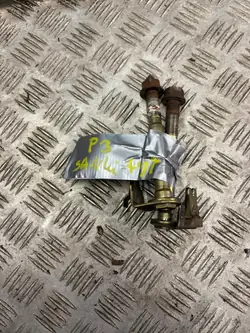 Parafuso Traseiro de Trenó Mitsubishi Pajero III OEM