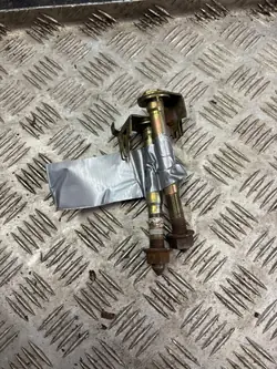 Tornillo Trasero de Trineo Mitsubishi Pajero III OEM