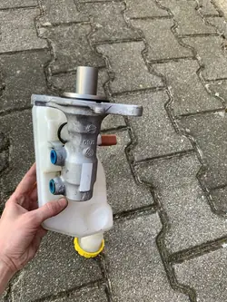 CITROEN C4 CACTUS remcilinder 4601R7