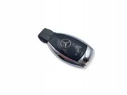 Llave Mercedes OEM UHP2238 - 2 Botones Plateada