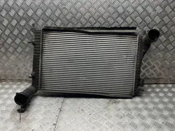 Intercooler-jäähdytin OEM 1K0121345E VW Touran 1.6L:lle
