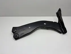 Audi Q3 fram höger stänkskärmsfäste OEM 83A821132