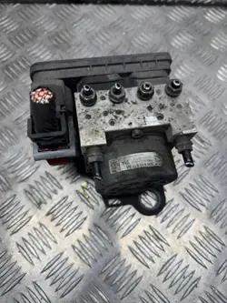 Pompe ABS OEM 6Q0907379AA pour Skoda Fabia I 1.4 TDI