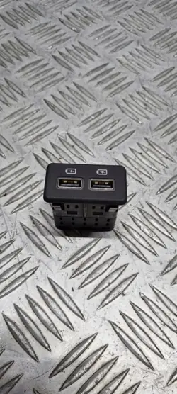 OEM 9827093777 USB-portti Peugeot 508 II:lle