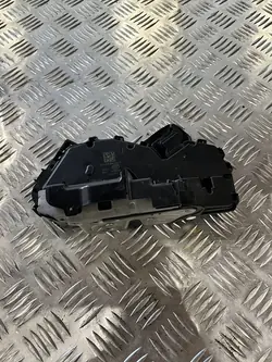 Bakre Vänstra Dörrlås Skoda Superb III