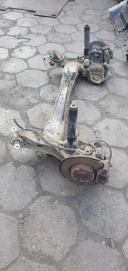 Poutre de suspension arrière OEM avec brides - Citroen C4 Picasso II