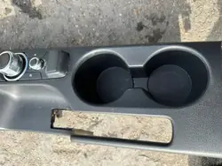 Mazda CX-3 keskikonsoli käsinoja OEM D09W-64431