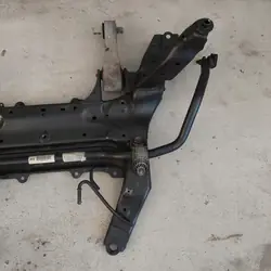 Cuna BMW 2 F46 F45 Pieza OEM Usada