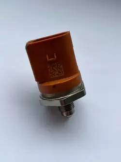 Polttoainepainetunnistin OEM 06J906051D - VW/Audi