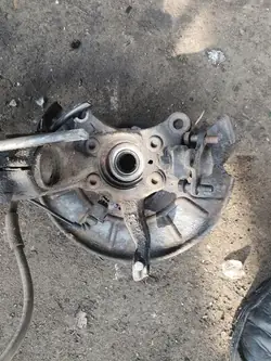 OEM LB5N Vasen etupyöränkannatin VW Touran 2.0 TDI