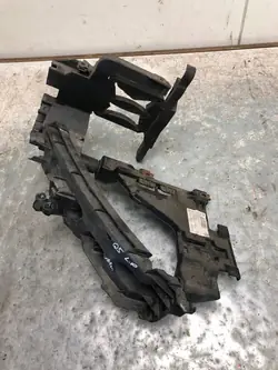 Linke Frontscheinwerferhalterung Audi Q5 8R0805607B