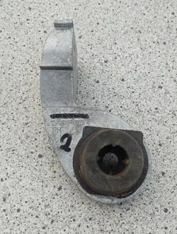 Oikea pakoputken kannatin OEM 68440472AA NR2 Jeep OE