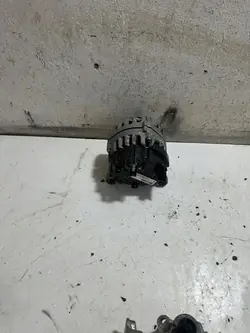 RENAULT MEGANE IV 1.2TCE Vaihtovirtageneraattori 231008040R