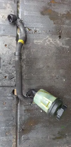 Ford Servolenkungsbehälter OEM 6C913R700D