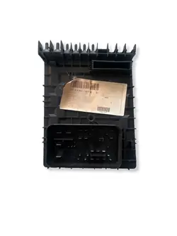 Caja de fusibles usada OEM 2K0937805A Volkswagen Caddy