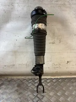 Audi A6 C6 Framhöger Luftstötdämpare OE 4F0 616 040 P