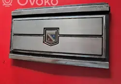Emblema traseiro Buick Park Avenue 1980 OEM 20135600