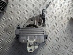 A-Klasse W177 2018-2025 1.3 CGI Moottorin kiinnitys