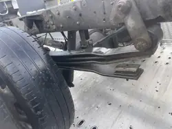Käytetty Nissan OE Taka Jousituskiinnike