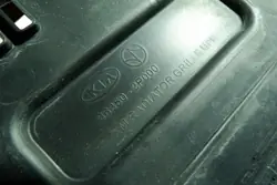 Motorhuvstrim KIA SORENTO II (XM)