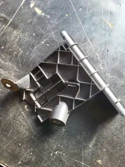 Skoda Motorsteuergerät-Halterung OEM 5Q0906507F