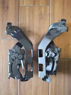 Dobradiça do Capô Mercedes W205 Esquerda/Direita OEM A2058800828