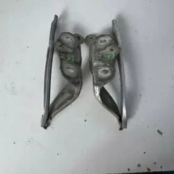 Paire de charnières capot OEM JPF5E0823302 Skoda Octavia III