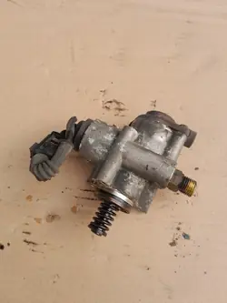 Polttoainepumppu Audi A6 C6 3.2 FSI 06e127025g