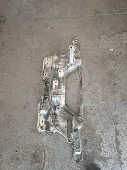 OEM etupalkki Opel Corsa D:lle - Käytetty