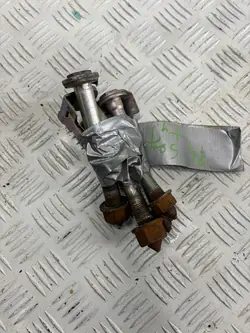 Parafuso de chassi traseiro Mitsubishi Pajero IV 4 07-
