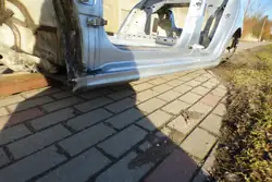 Vasen B-pilari LA7W00 VW Jetta VI 5C:lle