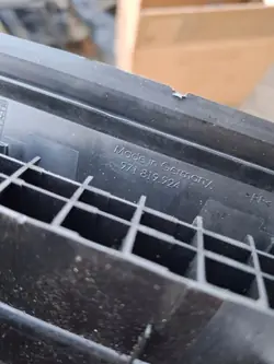 Porsche 971819924A tuuletusritilä Panameraan