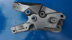 VOLVO XC60 II Supporto parafango destro