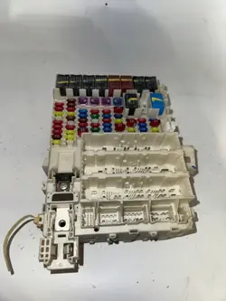 Caja de fusibles Honda Jazz III OEM TF0-G132 Usado