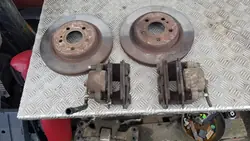 OEM a163 etujarrutuslevyt ja -puristimet - Mercedes
