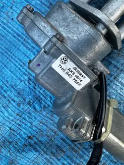 VW Transporter T5 Rechte Türverriegelung OEM 7H0843766F