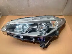 Vasen etuvalaisin Peugeot 208 I Lift OEM 1685352680