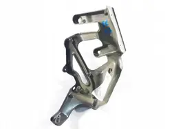 Audi R8 II Spyder stänkskärmsbracket vänster bak 4S8809853A