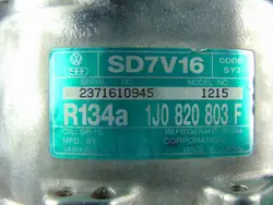 Compresseur A/C OEM 1J0820803F pour Golf IV 1.9TDI