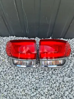 LÁMPARA TRASERA JEEP GRAND CHEROKEE WK2