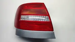 AUDI A4 B5 LIFT SEDÁN LÁMPARA TRASERA IZQUIERDA 8D0945095G